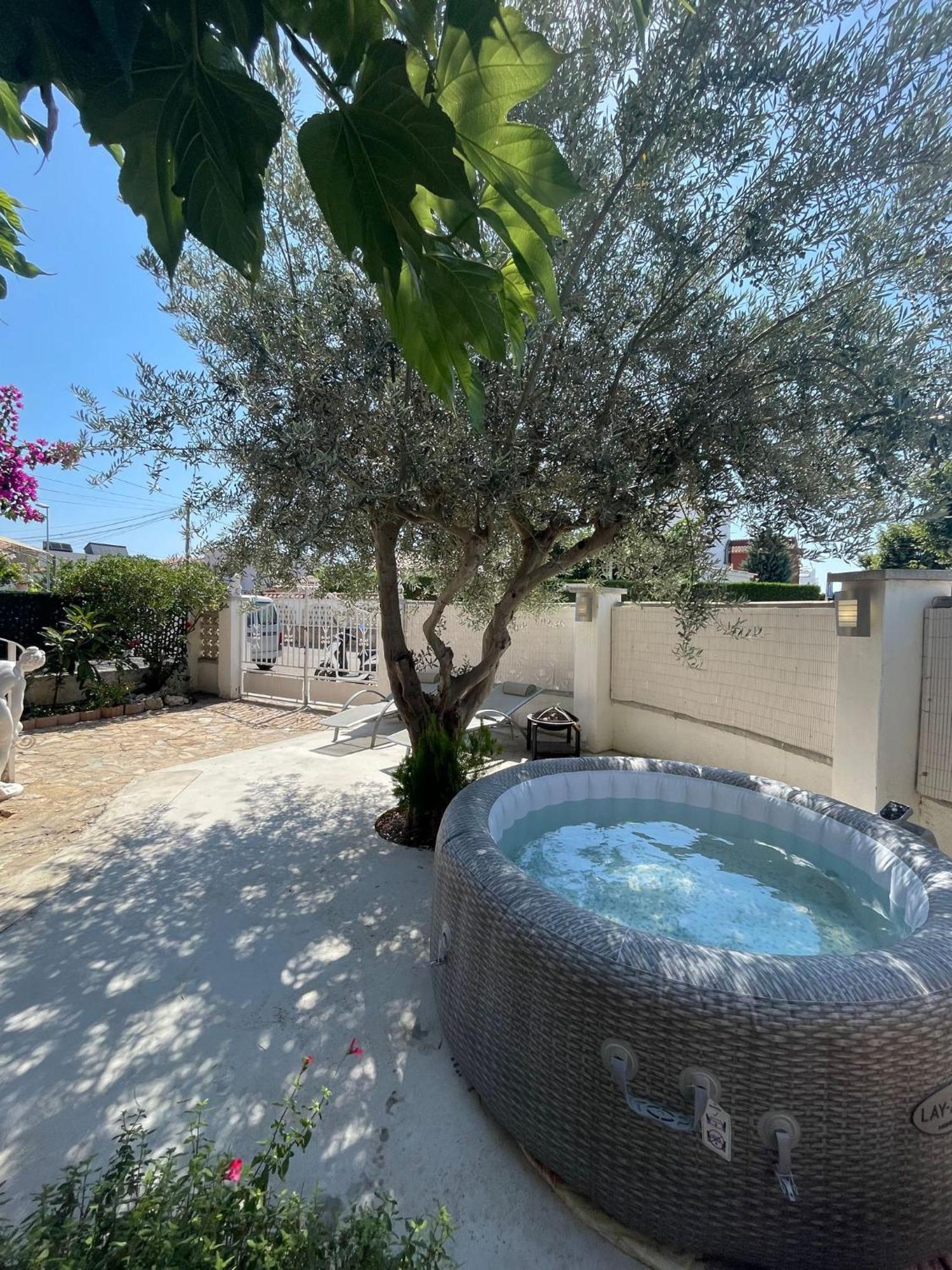 Leones Villa Empuriabrava Bagian luar foto